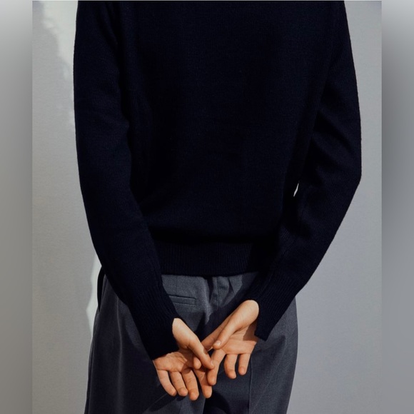 NWOT Fine-knit Sweater - Picture 3 of 5